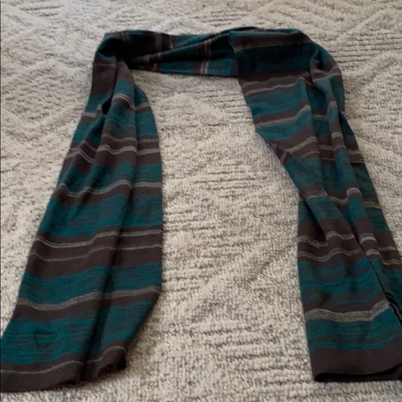 Guess scarf - Picture 3 of 3